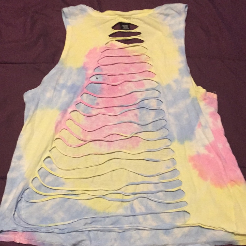 Hot Topic Tank - Picture 2 of 3